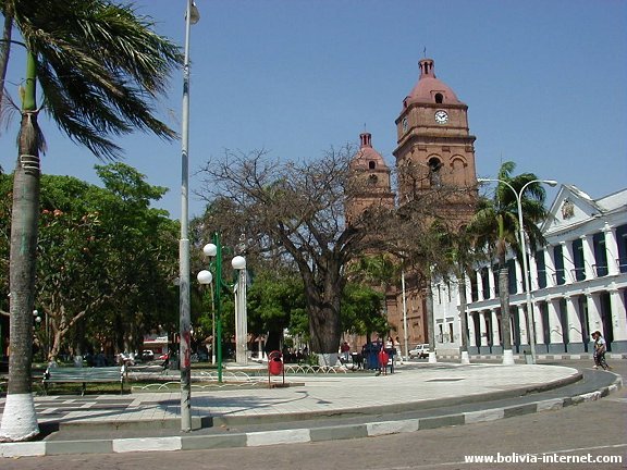 Santa Cruz Catedral de la Plaza 24 de Septiembre